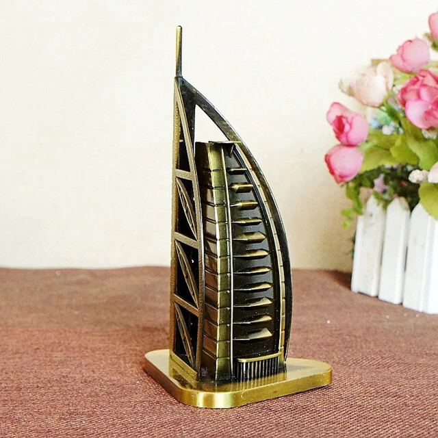 Statue décorative Burj Al Arab en métal – Miniature design 15 cm (4 couleurs disponibles) – Image 4